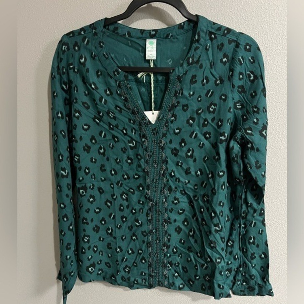 Aventura Womens Teal Green Leopard Print Embroidered V-Neck Rayon Blouse NWT
